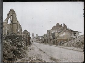 Image représentant France, Albert, Ruines route de Bapaume