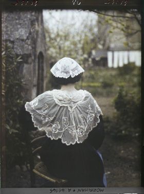 Image représentant Madame Caudal en costume d'Auray