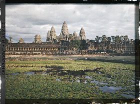 Image représentant La pyramide à trois niveaux formant le temple-montagne