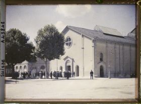 Image représentant Cinquième assemblée annuelle de la Société des Nations (SDN) à Genève. L'extérieur de la Salle de la Réformation.