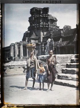 Image représentant Une famille cambodgienne en voyage