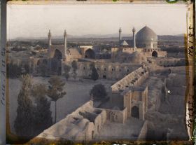 Image représentant La Masjid-i-Chah (mosquée du Chah), côté sud de la Meydan-i-Chah, au crépuscule " 17h 50 "