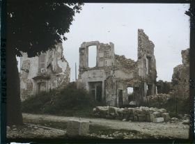 Image représentant France, Verdun, Un coin de la place du Maréchal Pétain