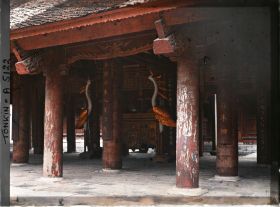 Image représentant Le Van-Mieu, temple confucéen de la " Culture littéraire ", dans le quartier de la Citadelle (route de Sinh-tu)