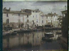 Image représentant Des tartanes dans le quartier des pêcheurs, quai Brescon