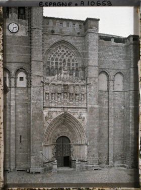 Image représentant Espagne, Avila, La façade de la Cathédrale San Salvador (les 2 tours dont l'une inachevée)