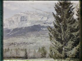 Image représentant France Les Alpes, Vallée de Chamonix ; La Chaîne des Fiz et le Village du Vieux Servoz
