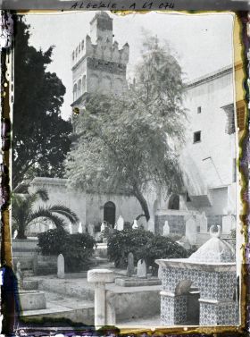 Image représentant Cimetière et minaret de la mosquée de Sidi Abd-er-Rhamane