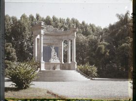 Image représentant Le monument aux morts dans le jardin public