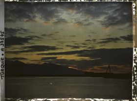 Image représentant La rade d'Izmir au soleil couchant