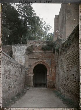 Image représentant La porte de la Justice depuis l'ntérieur de l'Alhambra