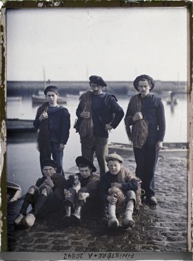 Image représentant M. Masson fils et son équipage sur la cale au départ pour la pêche