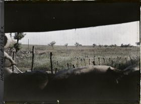 Image représentant Tranchée de première ligne, vue d'un poste d'observation