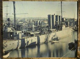 Image représentant Le contre-torpilleur Eole "des FVA" dans le port