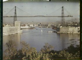 Image représentant Le pont transbordeur à l'entrée du vieux port