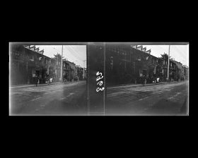 Image représentant Nanking Road, actuelle Nanjinglu ("rue de Nanjing"), section située entre Henanlu ("rue du Henan") et Zhejianglu ("rue du Zhejiang") dans la Concession internationale