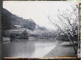Image représentant Les jardins de la villa impériale Shugakuin Rikyû : l'étang Yokuryu et le pavillon Rinun-tei