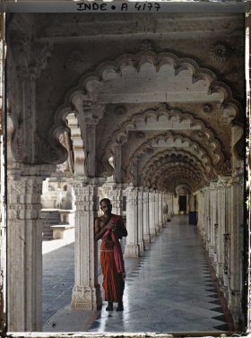 Image représentant Officiant au temple jaïn Hathi Singh