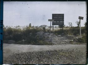 Image représentant France, Perthes les Hurlus, Ce qui reste du Village et la plaque