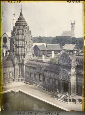 Image représentant L'Exposition Coloniale Internationale de 1931, tour d'angle du temple d'Angkor Vat