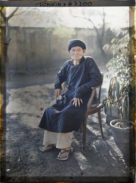 Image représentant Portrait en pied, d'un lettré, assis