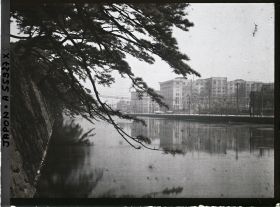 Image représentant Le quartier de Marunouchi depuis les douves du palais impérial