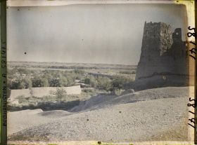 Image représentant Le village au pied de la forteresse