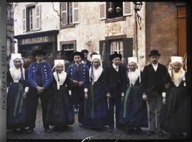 Image représentant Des couples de mariés