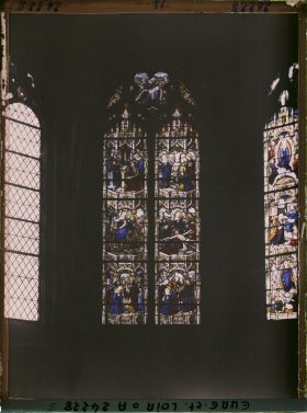 Image représentant Vitraux de la chapelle absidiale Notre-Dame-de-Pitié de l'église Saint-Pierre