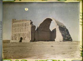 Image représentant Le Taq-I-Kisra (arc de Khosroes), salle voûtée