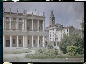Image représentant Musée civique et campanile de l'église de la Sainte Couronne