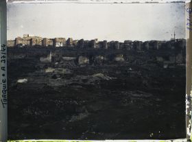 Image représentant Les murailles ouest de la citadelle au crépuscule (double enceinte)