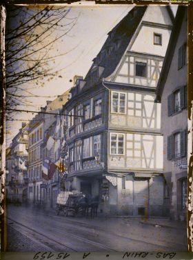 Image représentant France, Strasbourg, Une perspective du Quai des Bateliers, avec pavoisements