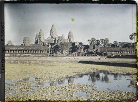 Image représentant La pyramide à trois niveaux formant le temple-montagne
