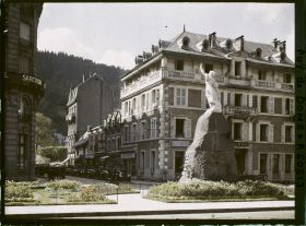 Image représentant France, Mont Dore, La Place Michel Bertrand et la rue Raymond