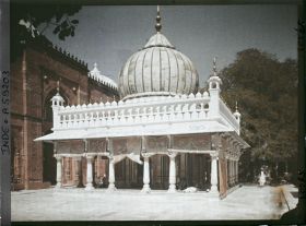 Image représentant Le dargâh de Nizamuddin, sanctuaire soufi construit sur la tombe de Hazrat Khawaja Nizamuddin Auliya (1238-1325)