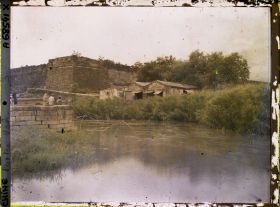 Image représentant À l'angle nord-est de la muraille de la ville chinoise
