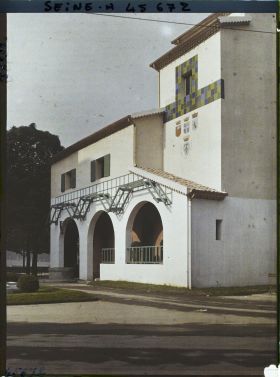 Image représentant L'Exposition des arts décoratifs, Pavillon de la Provence, sur le cours la Reine, Le mas