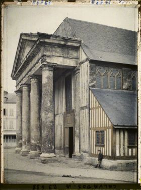 Image représentant La façade de l'église Sainte-Catherine