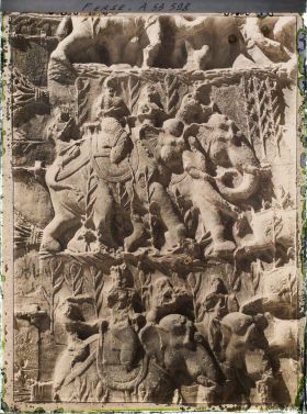 Image représentant Détail de la paroi latérale gauche de la grande grotte : scène de chasse royale au sanglier