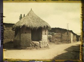 Image représentant La case du couronnement du roi Toli ?