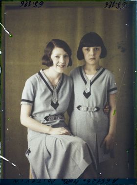 Image représentant Mademoiselle Poitevin  et sa soeur