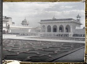 Image représentant Le jardin des Raisins (Anguri Bagh) et le palais privé (Khas Mahal) de Shah Jahan dans le fort Rouge (Lal Qila)
