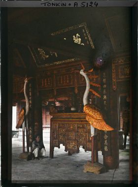 Image représentant Le Van-Mieu, temple confucéen de la " Culture littéraire ", dans le quartier de la Citadelle (route de Sinh-tu)