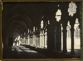 Image représentant France, Bayonne, Le Cloître de la Cathédrale, les Galeries