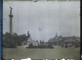Image représentant Allemagne, Düsseldorf, Mt au Travail, dans le fond la Préfecture