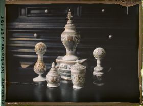 Image représentant France, La Rochelle, Specimen de Porcelaine dite de Réaumur, bibelots (lieu supposé du Débarquement des Huguenots à New-Rochelle (Amérique) (1688)