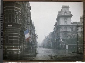 Image représentant A l'angle de Pall Mall et Saint James street, non loin de Saint James Palace