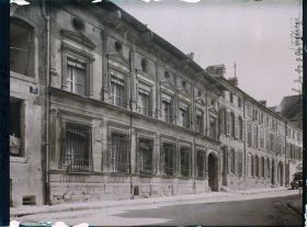 Image représentant France, St Mihiel, Maison Renaissance de la rue de Vaux, dite "Maison des Bœufs"