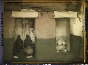 Image représentant Autels chez le féticheur du Serpent